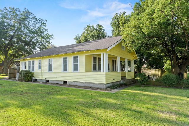5326 Main Street, Santa Fe, TX 77510