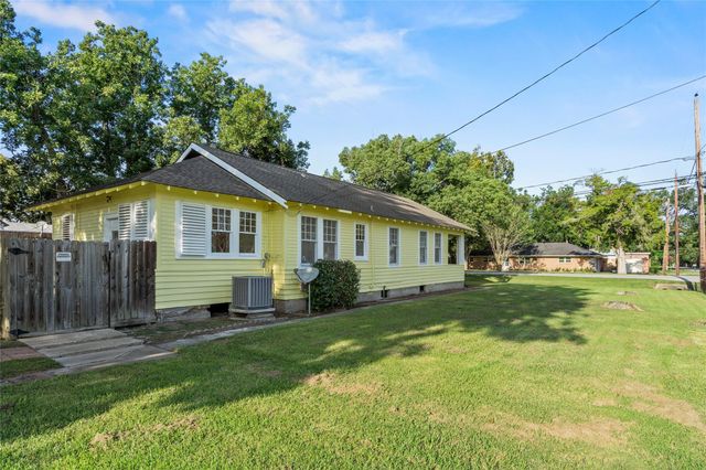 5326 Main Street, Santa Fe, TX 77510