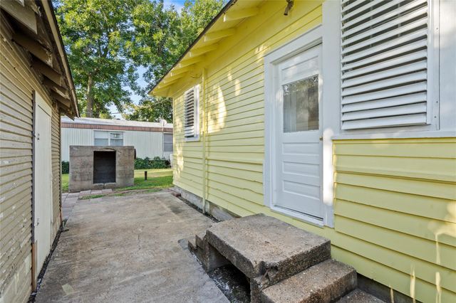5326 Main Street, Santa Fe, TX 77510