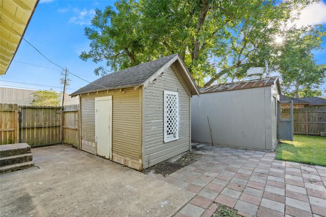 5326 Main Street, Santa Fe, TX 77510