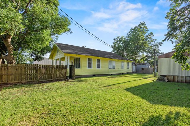 5326 Main Street, Santa Fe, TX 77510
