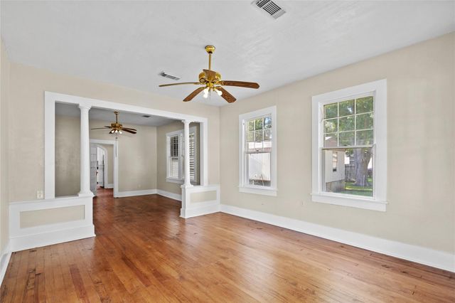 5326 Main Street, Santa Fe, TX 77510