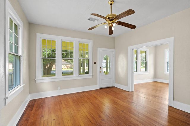 5326 Main Street, Santa Fe, TX 77510