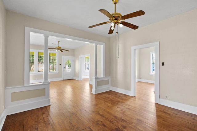 5326 Main Street, Santa Fe, TX 77510