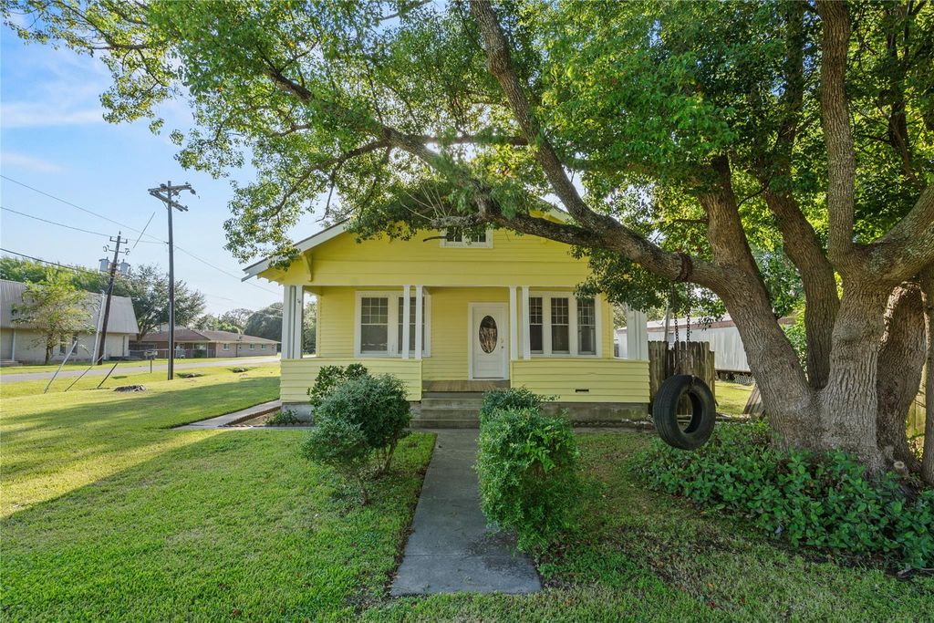 5326 Main Street, Santa Fe, TX 77510