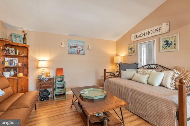 16 CARROLL AVE, Tuckerton, NJ 08087