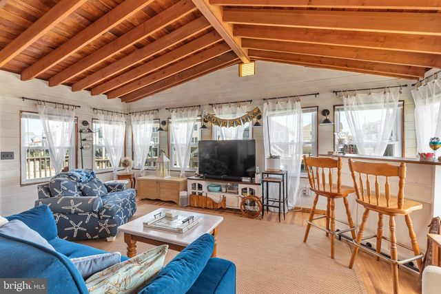 16 CARROLL AVE, Tuckerton, NJ 08087