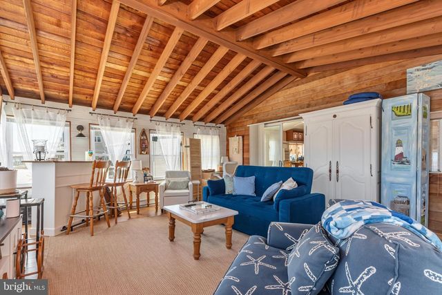 16 CARROLL AVE, Tuckerton, NJ 08087