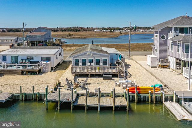 16 CARROLL AVE, Tuckerton, NJ 08087