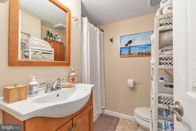 16 CARROLL AVE, Tuckerton, NJ 08087