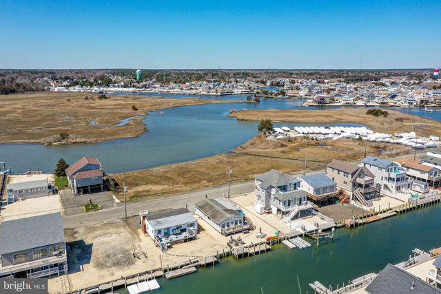 16 CARROLL AVE, Tuckerton, NJ 08087
