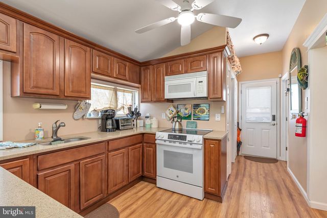 16 CARROLL AVE, Tuckerton, NJ 08087