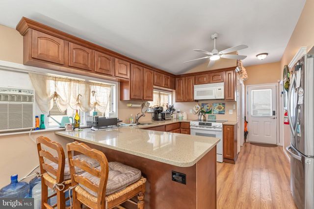 16 CARROLL AVE, Tuckerton, NJ 08087