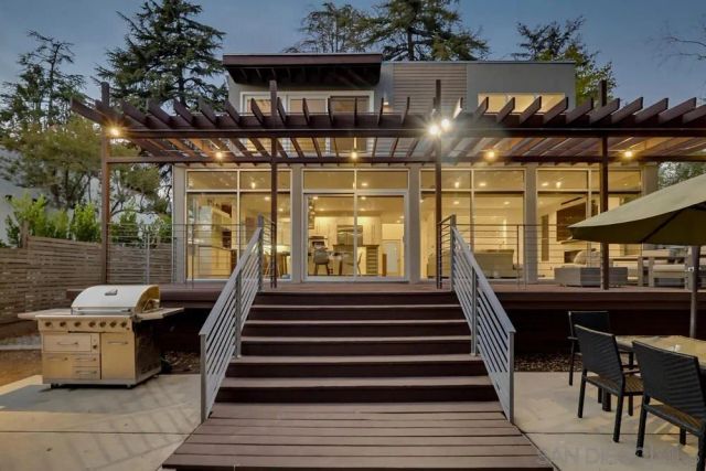1306 Salisbury Rd, La Canada Flintridge, CA 91012