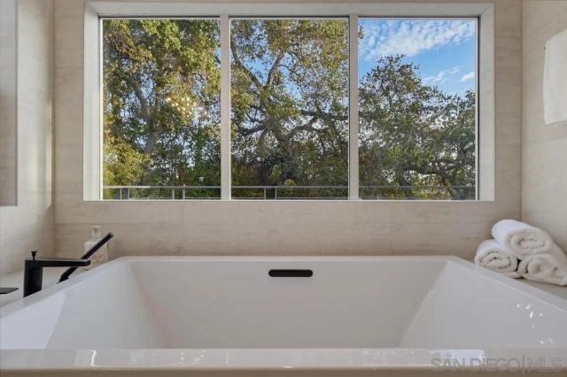1306 Salisbury Rd, La Canada Flintridge, CA 91012