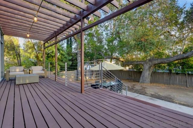 1306 Salisbury Rd, La Canada Flintridge, CA 91012