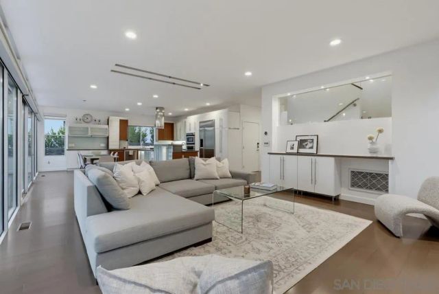 1306 Salisbury Rd, La Canada Flintridge, CA 91012