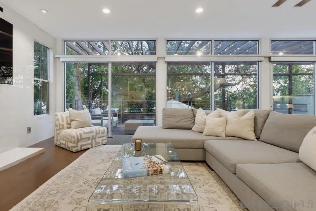 1306 Salisbury Rd, La Canada Flintridge, CA 91012