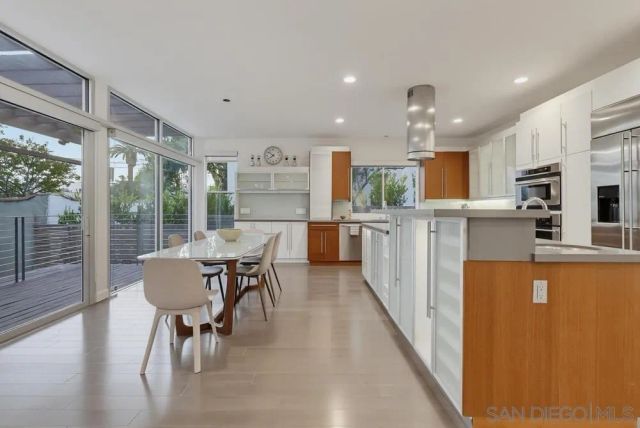 1306 Salisbury Rd, La Canada Flintridge, CA 91012