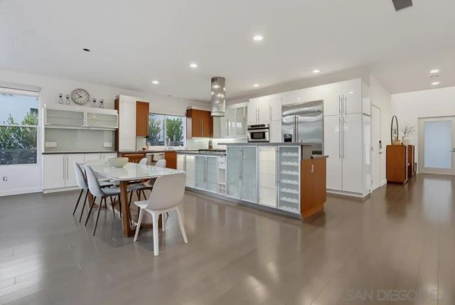 1306 Salisbury Rd, La Canada Flintridge, CA 91012