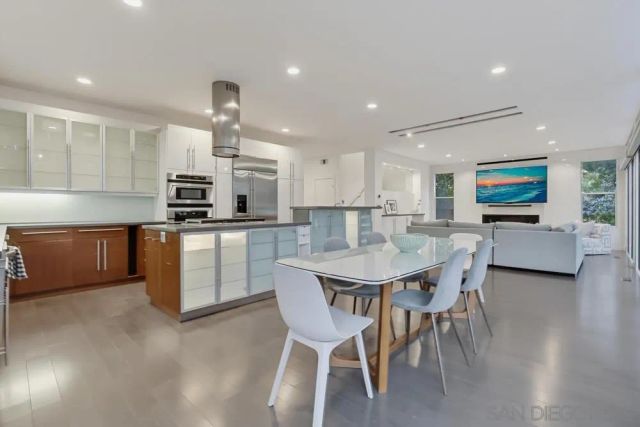 1306 Salisbury Rd, La Canada Flintridge, CA 91012