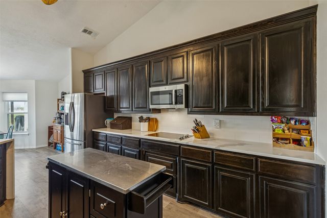 317 Illinois Street, New Fairview, TX 76078