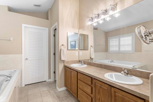 8263 SWANN HOLLOW DRIVE, Tampa, FL 33647