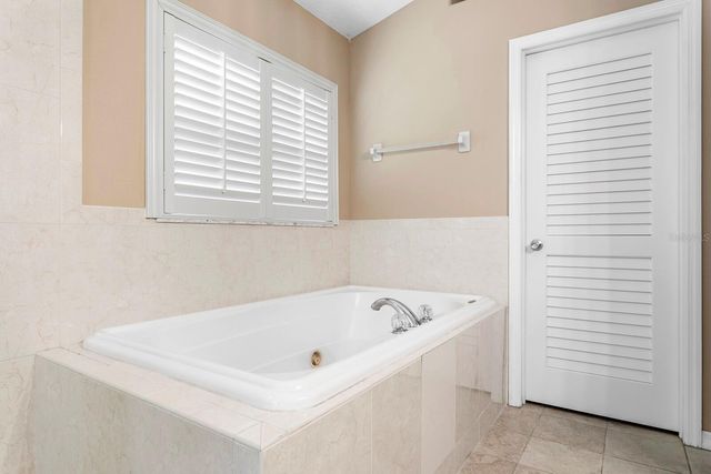 8263 SWANN HOLLOW DRIVE, Tampa, FL 33647