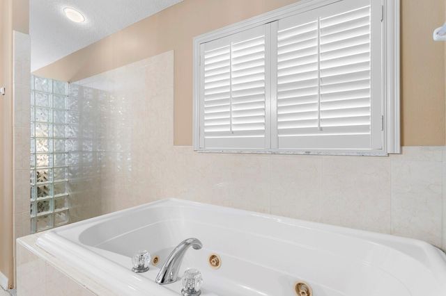 8263 SWANN HOLLOW DRIVE, Tampa, FL 33647