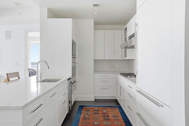 22 Liberty Dr 9F, Boston, MA 02110