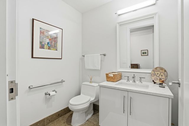 22 Liberty Dr 9F, Boston, MA 02110