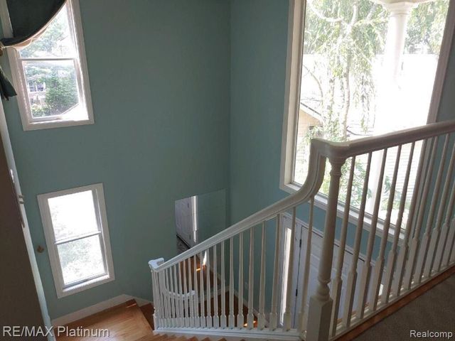 481 Village Oak Ct, Ann Arbor, MI 48103