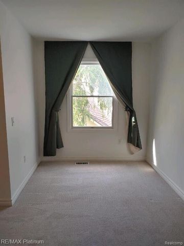 481 Village Oak Ct, Ann Arbor, MI 48103