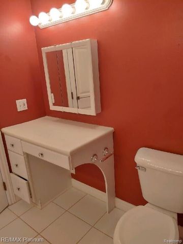 481 Village Oak Ct, Ann Arbor, MI 48103