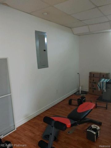 481 Village Oak Ct, Ann Arbor, MI 48103