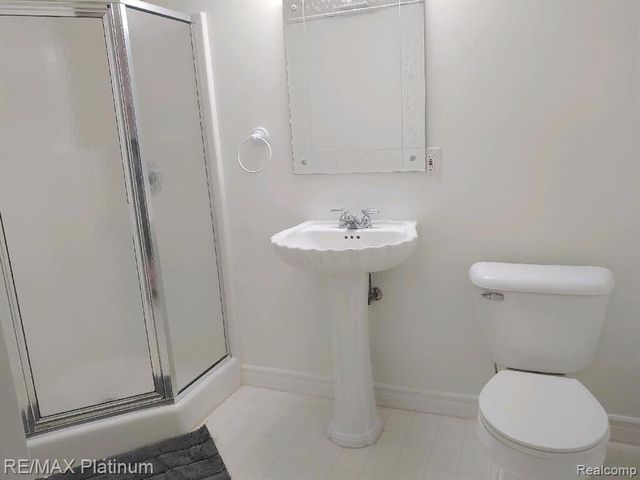 481 Village Oak Ct, Ann Arbor, MI 48103