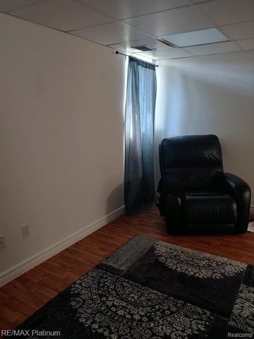 481 Village Oak Ct, Ann Arbor, MI 48103