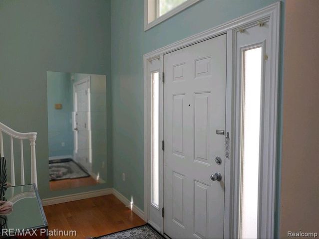 481 Village Oak Ct, Ann Arbor, MI 48103