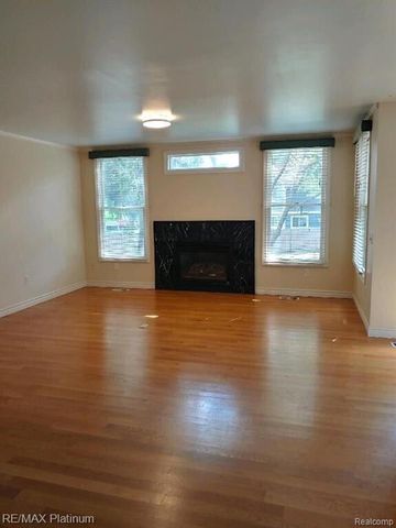 481 Village Oak Ct, Ann Arbor, MI 48103