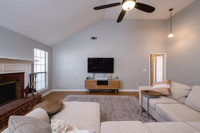 49 Summit Ridge Drive, Little Rock, AR 72211