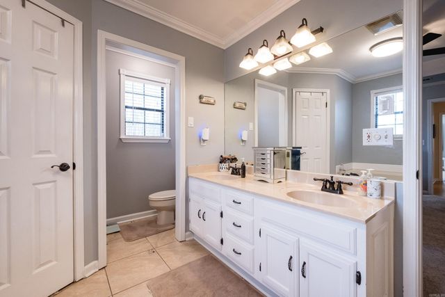 49 Summit Ridge Drive, Little Rock, AR 72211