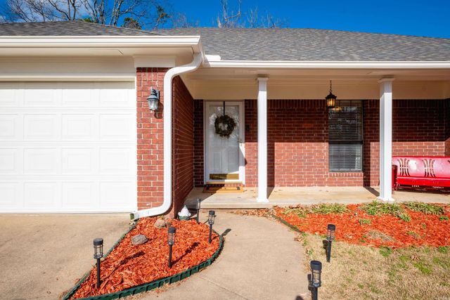 49 Summit Ridge Drive, Little Rock, AR 72211