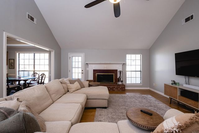 49 Summit Ridge Drive, Little Rock, AR 72211