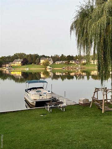 8252 Woodland Shore Drive, Brighton Township, MI 48114