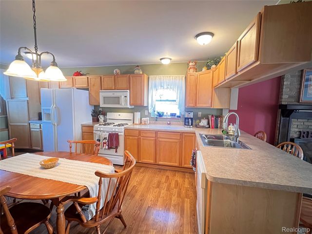 8252 Woodland Shore Drive, Brighton Township, MI 48114