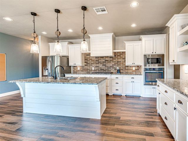 2800 Cedar Creek Drive, Moore, OK 73160