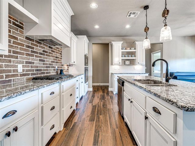 2800 Cedar Creek Drive, Moore, OK 73160