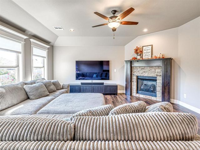 2800 Cedar Creek Drive, Moore, OK 73160