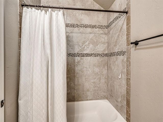 2800 Cedar Creek Drive, Moore, OK 73160