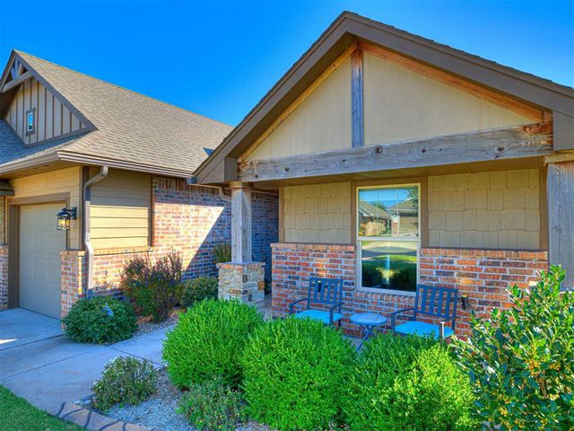 2800 Cedar Creek Drive, Moore, OK 73160